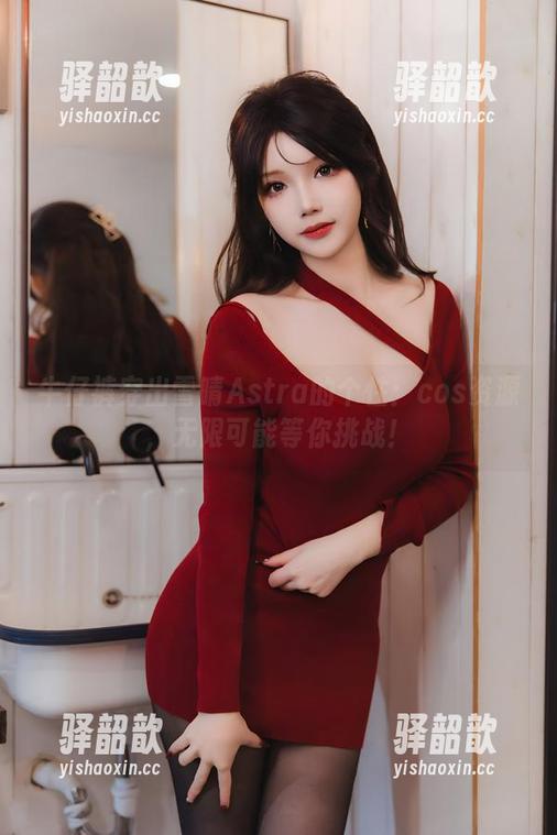雪晴Astra 牛仔裤穿出雪晴Astra的个性:cos资源,无限可能等你挑战!