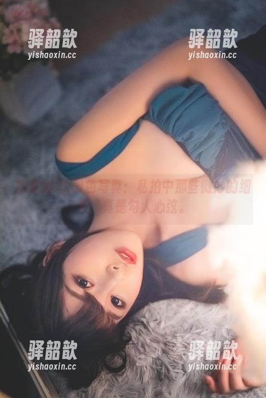 雯粥粥i 雯粥粥i的粉色写真:私拍中那些微妙的细节,真是勾人心弦。