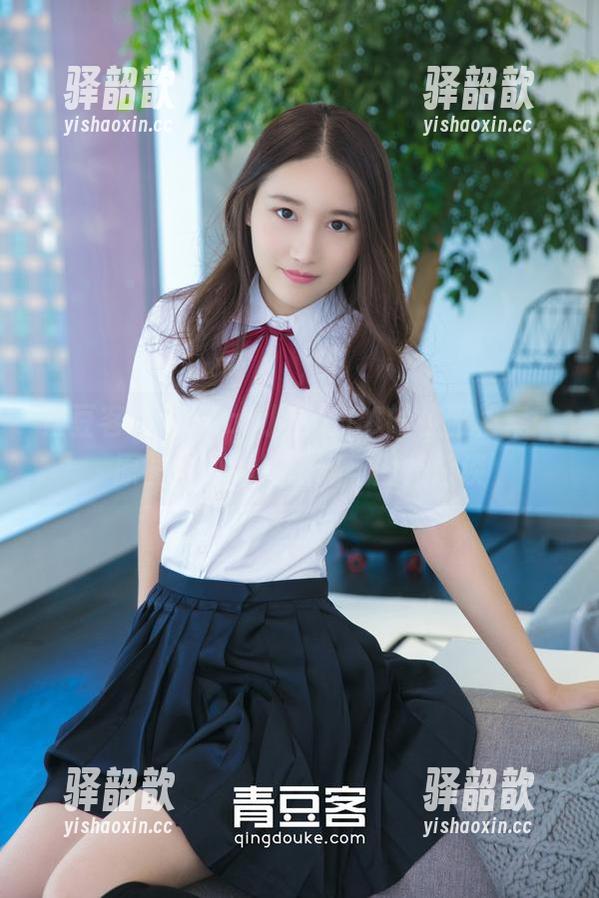 青豆客-Sugar小甜心CC 青豆客 - Sugar小甜心CC的校服档案:原图中的青春密码与图集杂谈