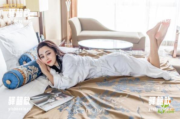 青豆客-婕西儿 青豆客 - 婕西儿的秘密美图合集——每一张都让我怀疑她是不是生活在平行时空里!